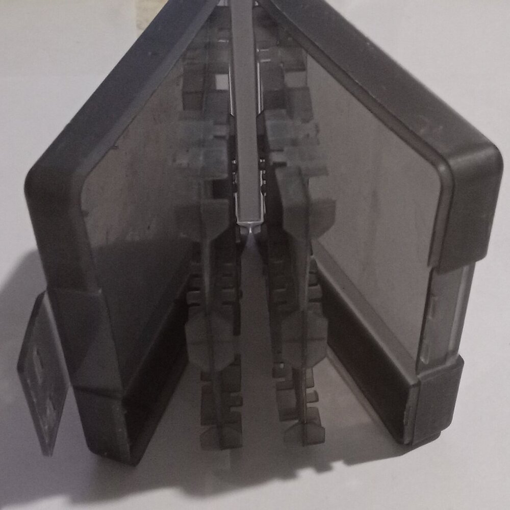 Nintendo DS 16 Game Cartridge Plastic Storage Carrying Case